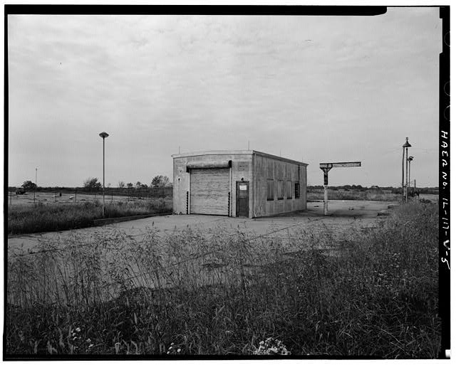 WARHEADING BUILDING, FRONT AND RIGHT SIDES, CENTER OF BERM, NO LONGER IN EXISTENCE, LOOKING NORTHWEST