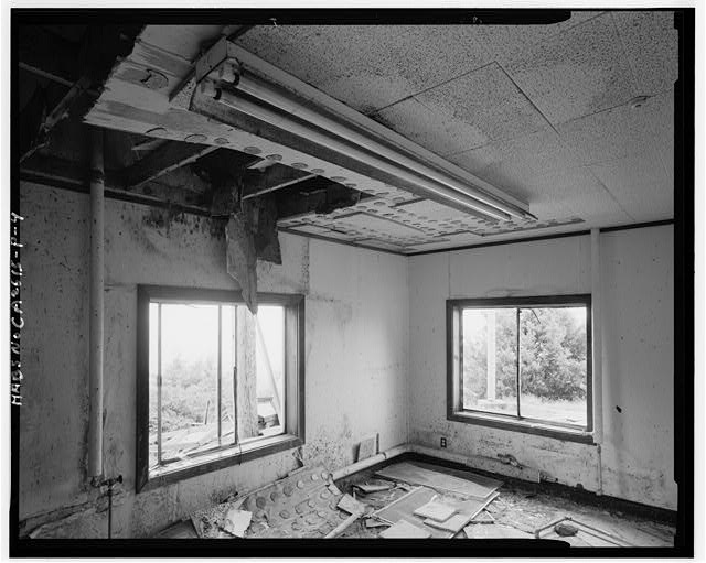 Mill Valley Early Warning Radar Station INTERIOR OF BUILDING 222, LOOKING SOUTHEAST. 
